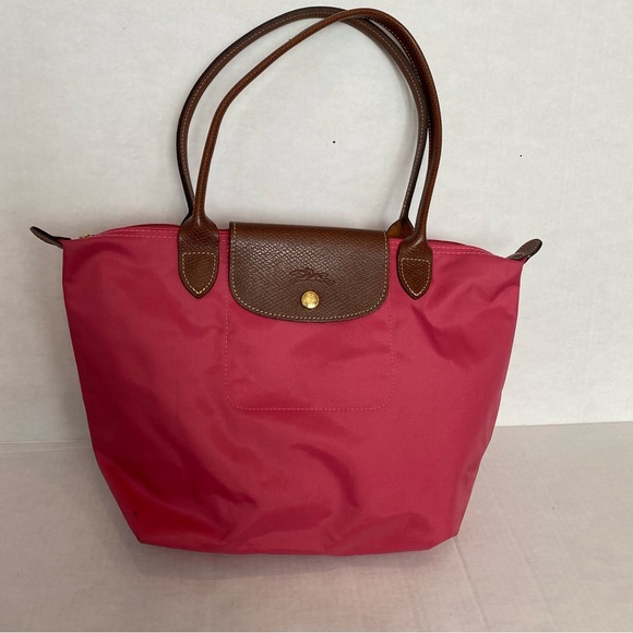 Longchamp Handbags - Longchamp Le Pliage medium tote raspberry pink leather handles EUC